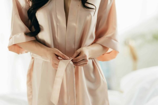 Comment choisir des robes à manches longues pour diverses occasions?
